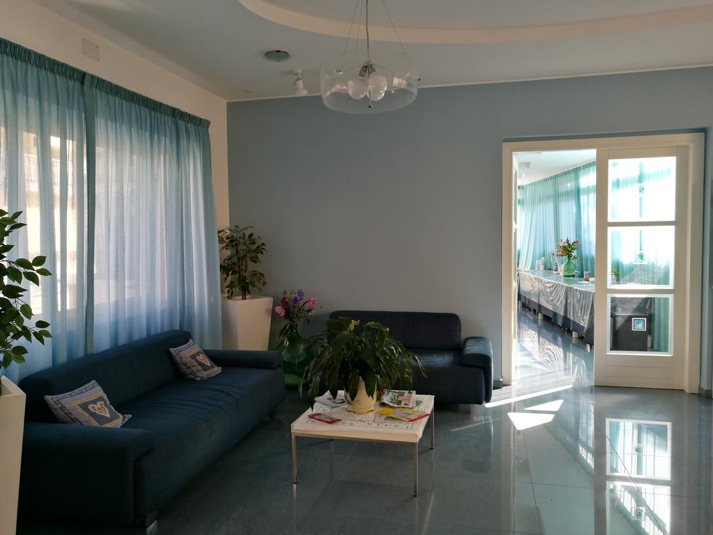 לינה וארוחת בוקר גאטה Rock Garden מראה חיצוני תמונה